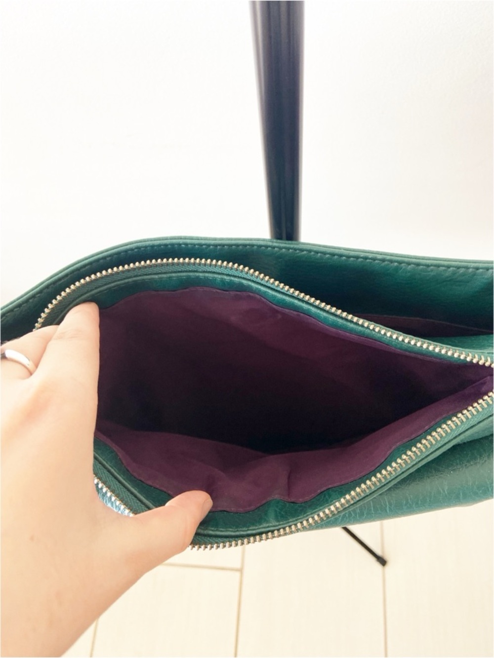 Matt & Nat Green Shoulder Bag - Picture 6 of 7